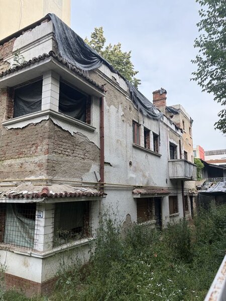 Dorobanti, vanzare casa batraneasca cu teren